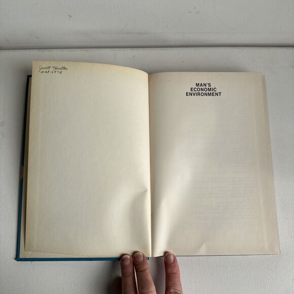 Mans Economic Environment 1976 Conkling Yeates - Picture 5 of 16